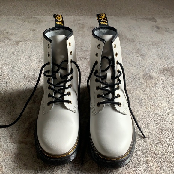 Dr. Martens Shoes - White Dr.Martens US size 9 - worn once